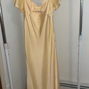 🌼 Showpo Yellow Satin Maxi Dress – Size M